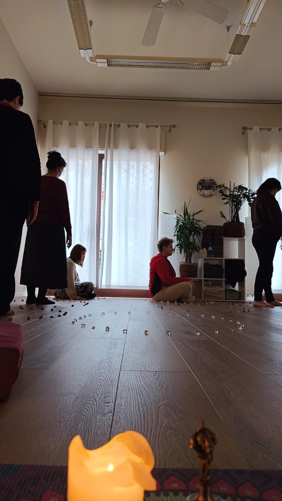 Momento di pratica e vita dello Studio Olistico Yoga